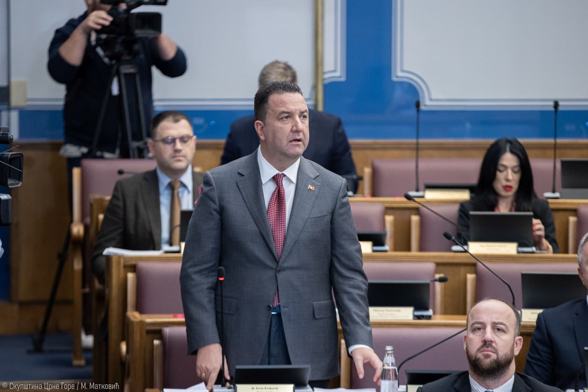 Eraković: Ljekovi nestali, terapije prekinute – Vlada ignoriše krizu u zdravstvu