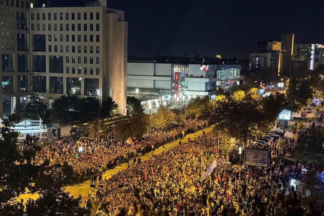 (VIDEO) Studenti iz Novog Pazara stigli u Novi Sad, dočekale ih hiljade građana