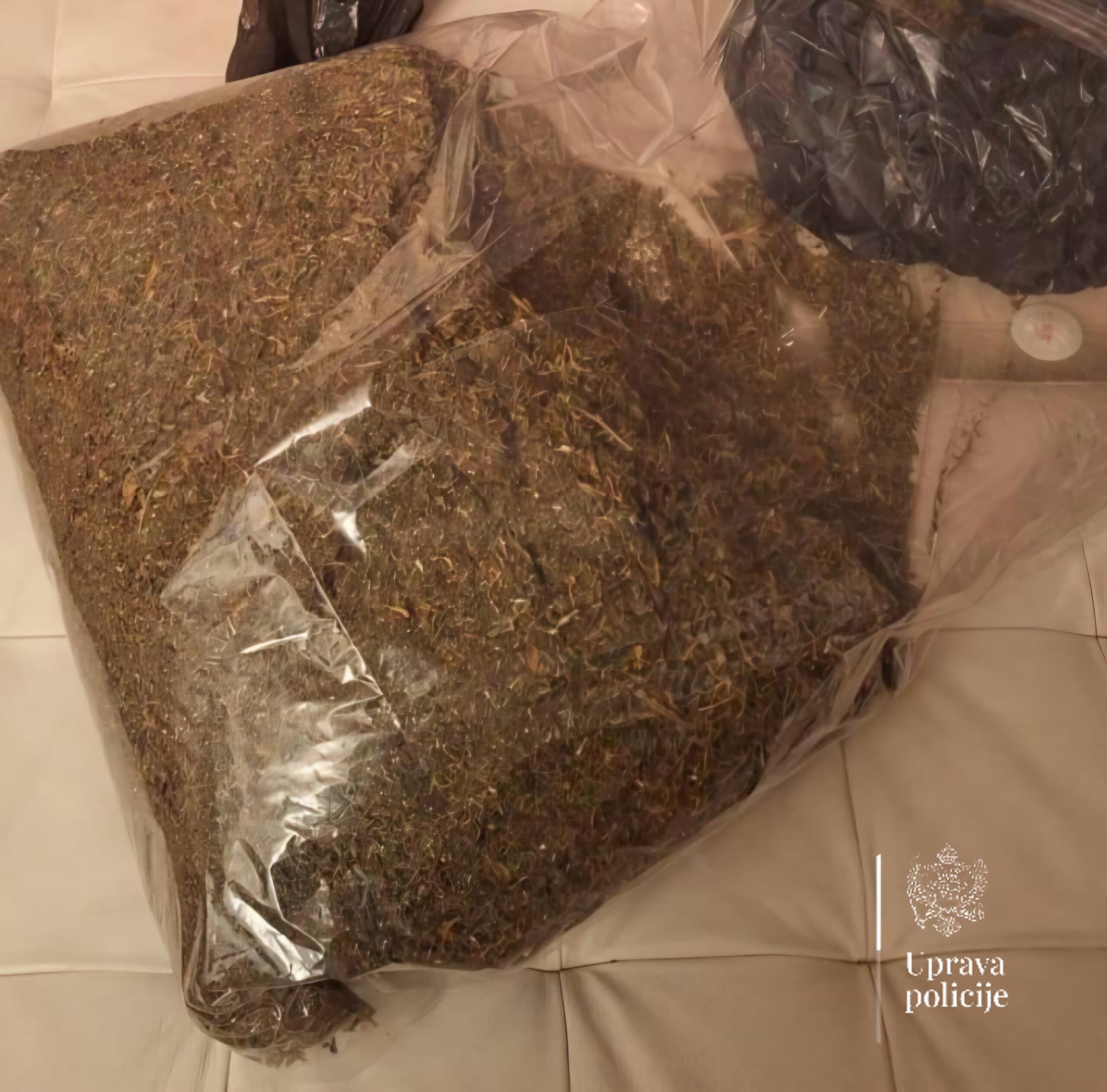 Herceg Novi: Pronađeno pet kilograma marihuane, uhapšeno operativno interesantno lice