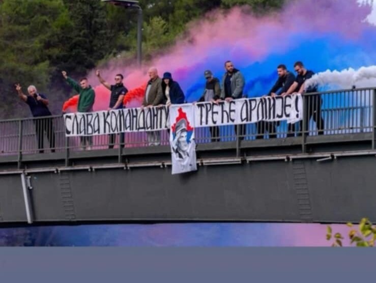 U Podgorici bakljada za ratnog zločinca Nebojšu Pavkoviću