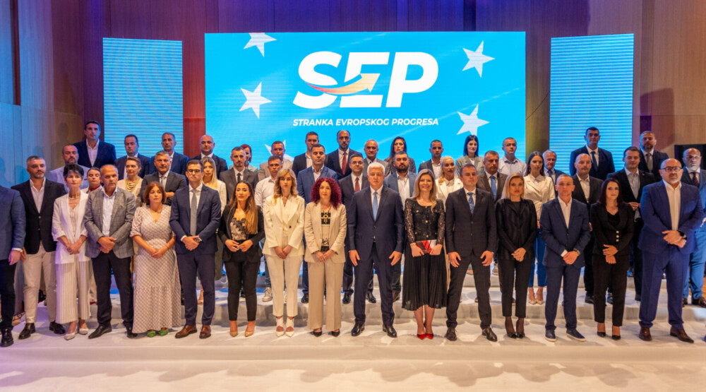 SEP: Država na koljenima, Vlada mora podnijeti ostavku
