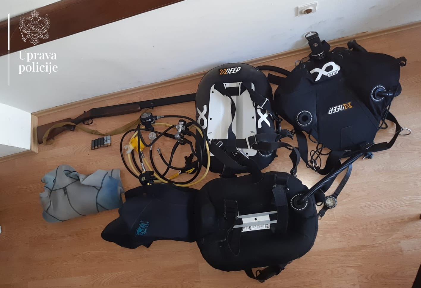 Kotor: Pretresom stana pronađena otuđena ronilačka oprema i ilegalno oružje