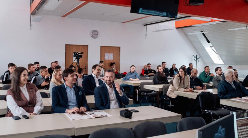Dvojezično izdanje Komune promovisano u Mariboru: Gradimo mostove jezicima, kulturama i ljudima