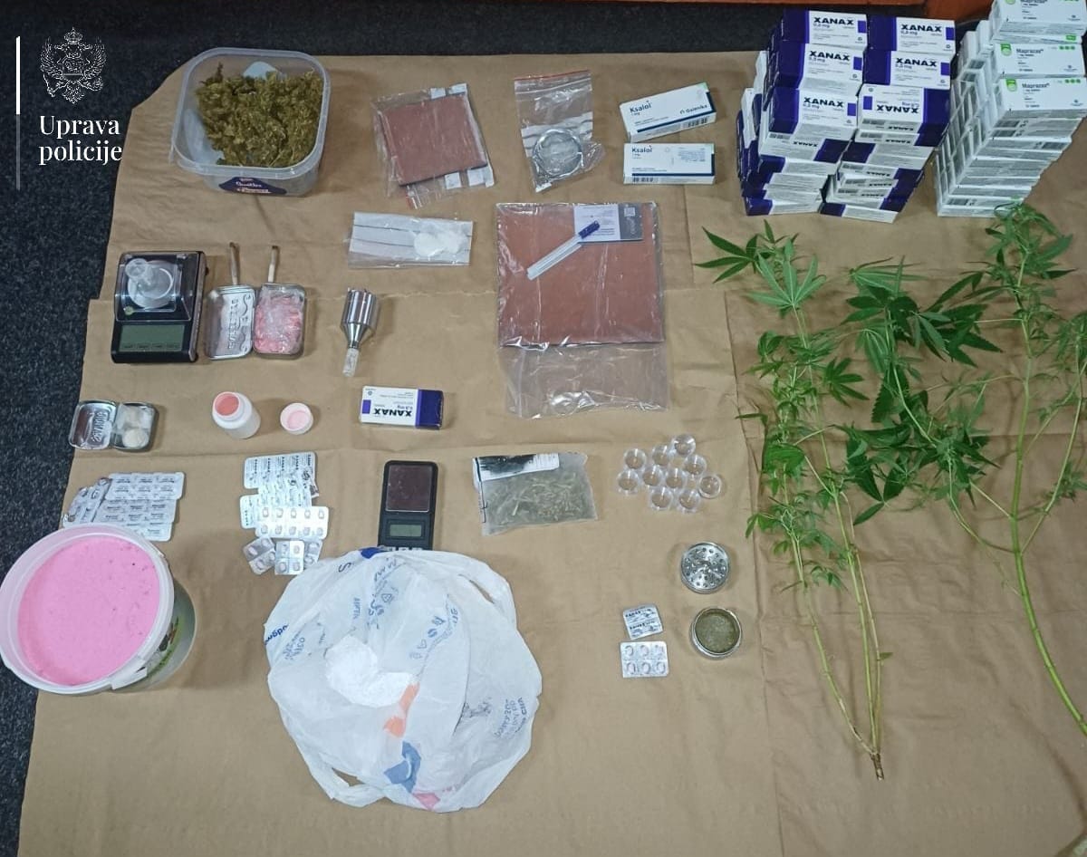 Budva: Uhapšeni ruski državljani, policija zaplijenila marihuanu, kokain, ekstazi, više od 2.700 komada tableta…