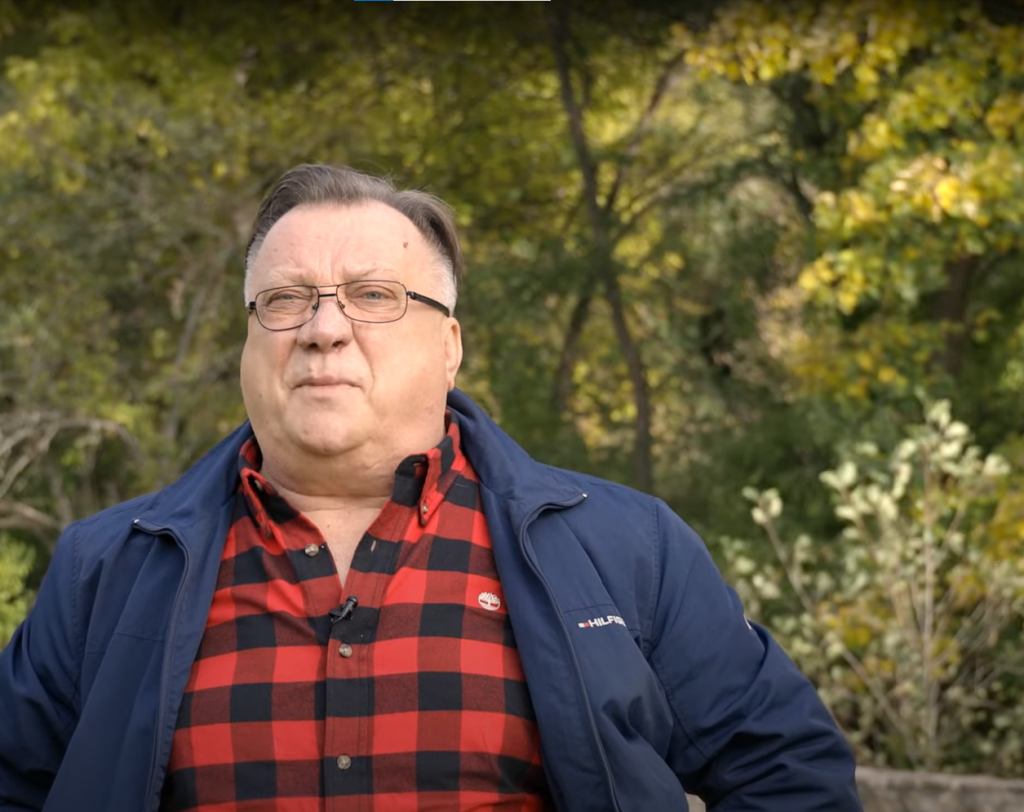 Pjevač Halid Bešlić/ - 5 MAGAZINE