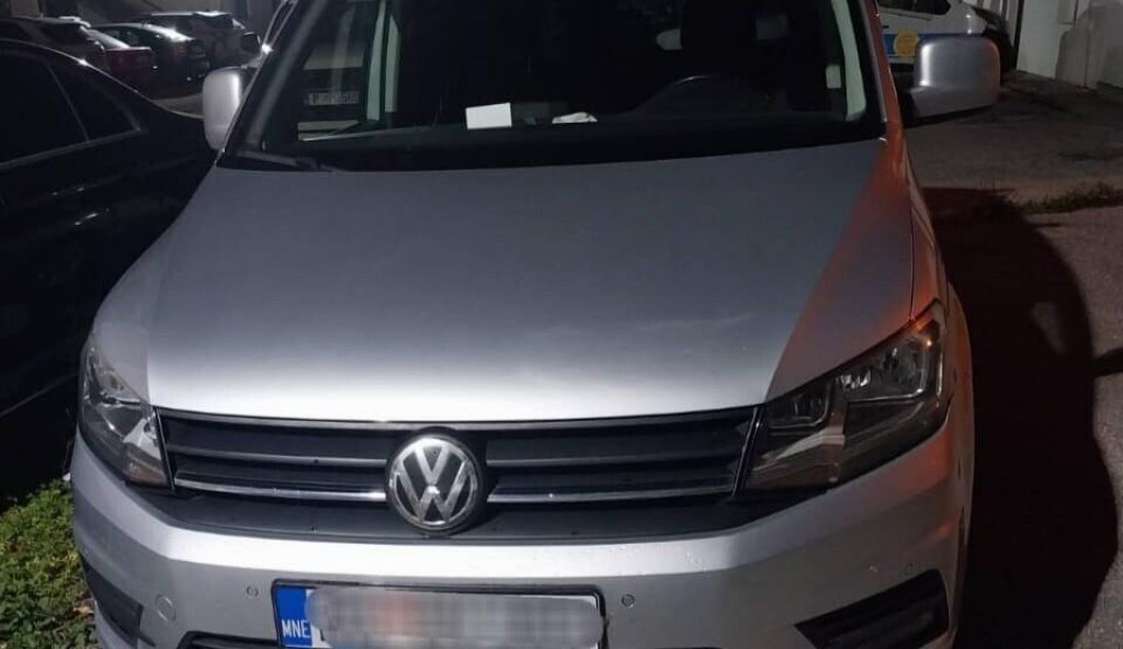 Na graničnim prelazima oduzeta dva automobila, potražuje ih Francuska
