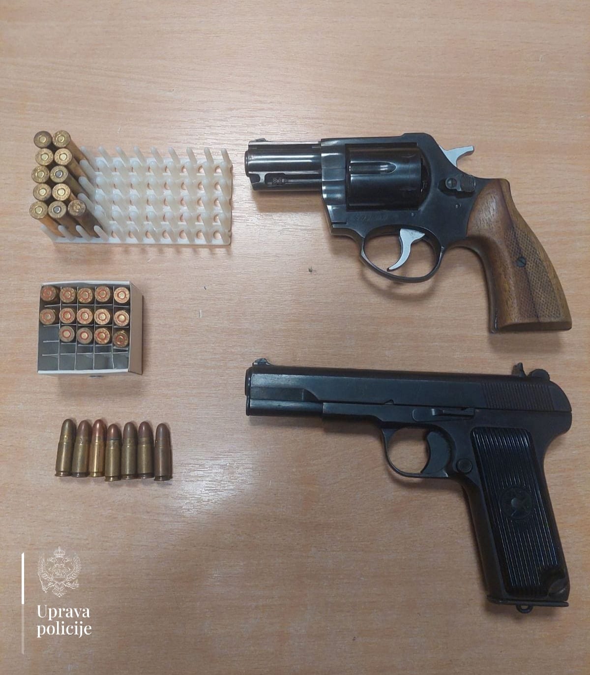 UP: U Nikšiću pretreseni objekti OIL, oduzeti revolver, pištolj i municija u ilegalnom posjedu