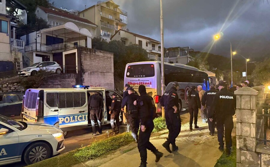 Herceg Novi: Navijači sa Kosova ispisivali grafite podrške Oslobodilačkoj vojsci Kosova, privedena dvojica muškaraca