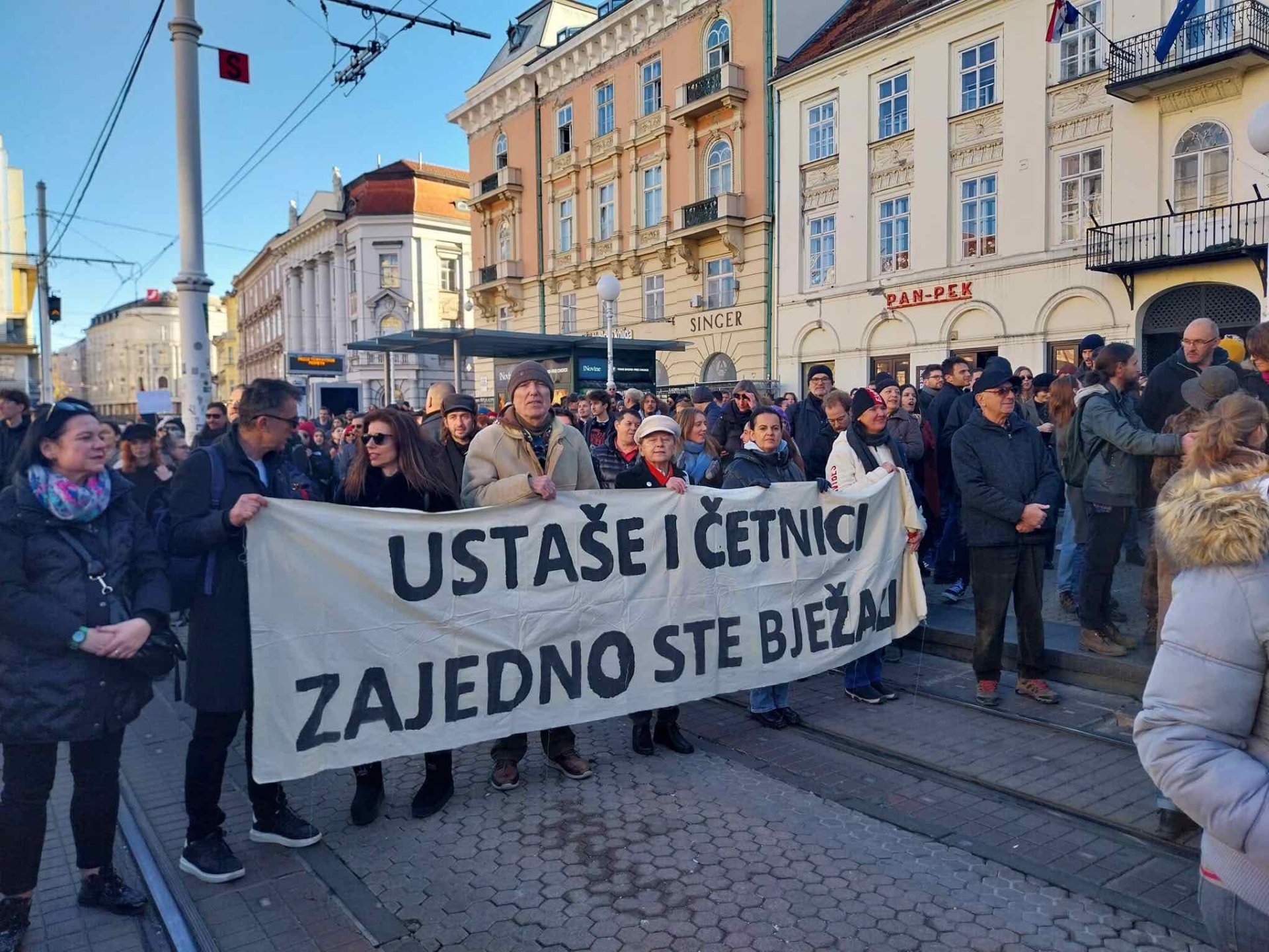 ,,Ustaše, četnici – zajedno ste bježali”: Na antifašističkim skupovima u Hrvatskoj poruka crnogorskih navijača
