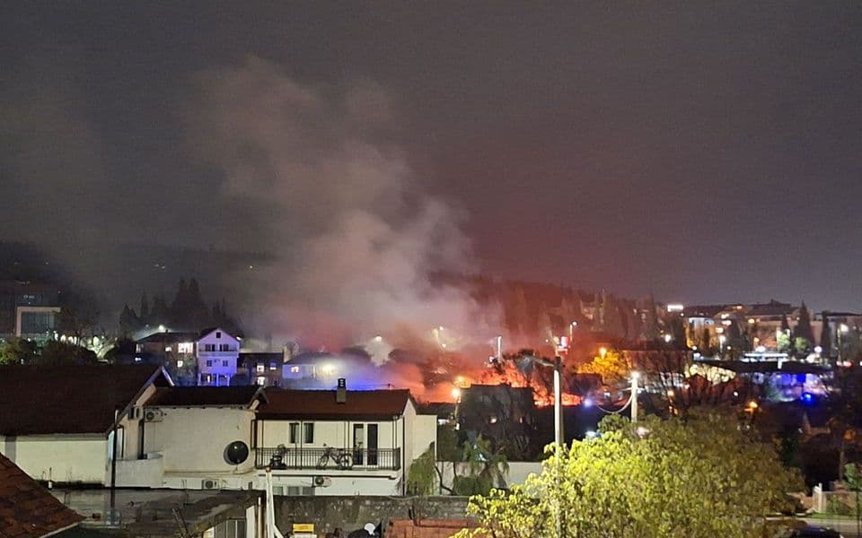 Uhapšena osumnjičena za izazivanje požara kod škole 21.maj u Podgorici