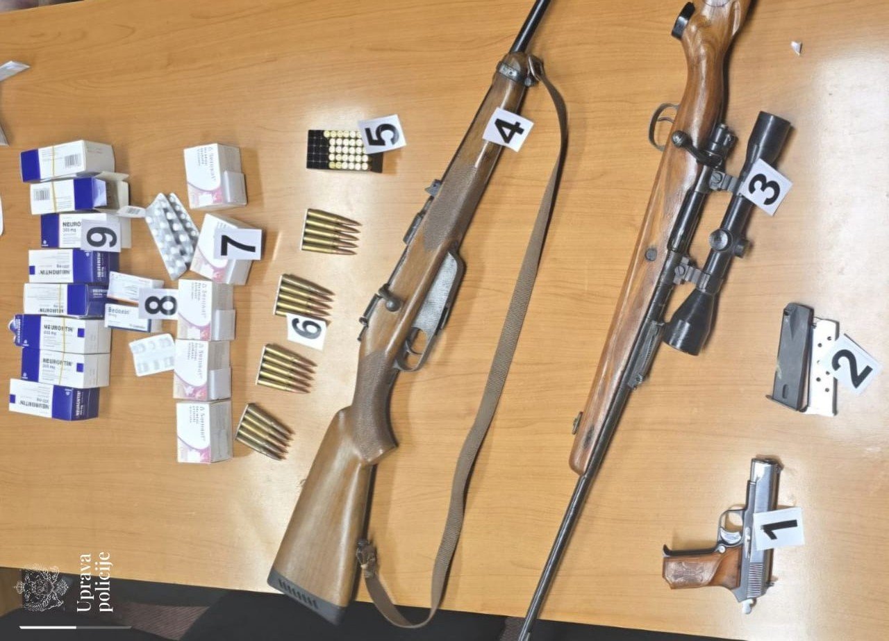 Berane i Andrijevica: Policija oduzela nelegalno oružje i opijate, jedna osoba procesuirana