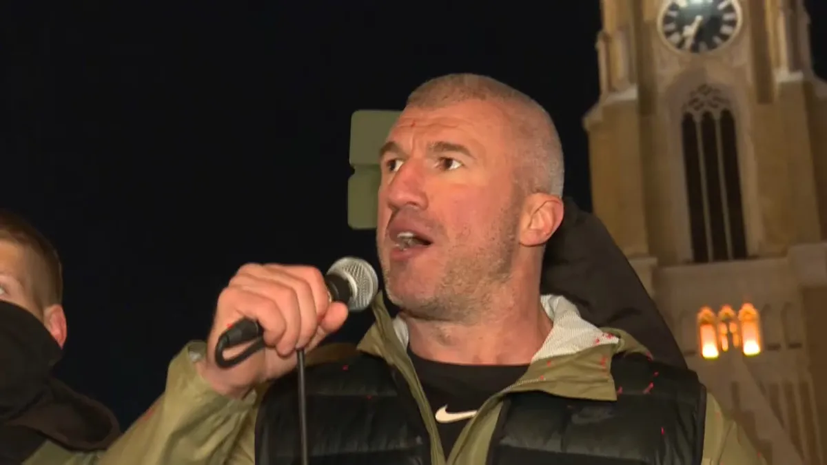 Bačulov ponovo priveden: Sumnja se da je u Srbiji “koordinirao nemire kod Skupštine iz Kliničkog centra” (VIDEO)