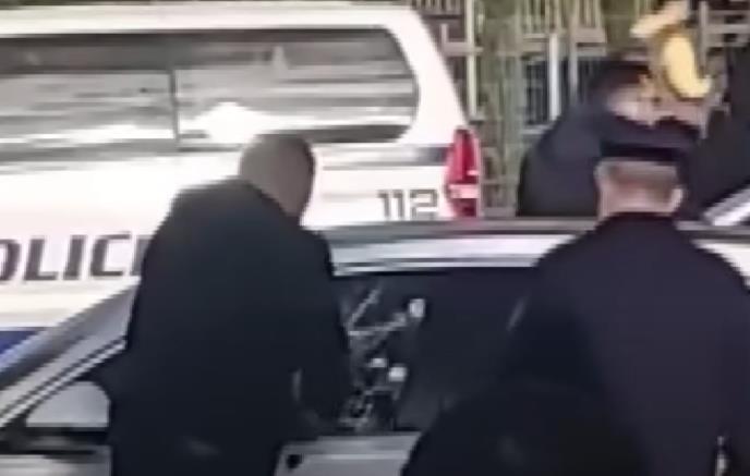 PUCNJAVA KOD AERODROMA U TIRANI: Ubijen saradnik Šulazija, jedna osoba teško ranjena (VIDEO)