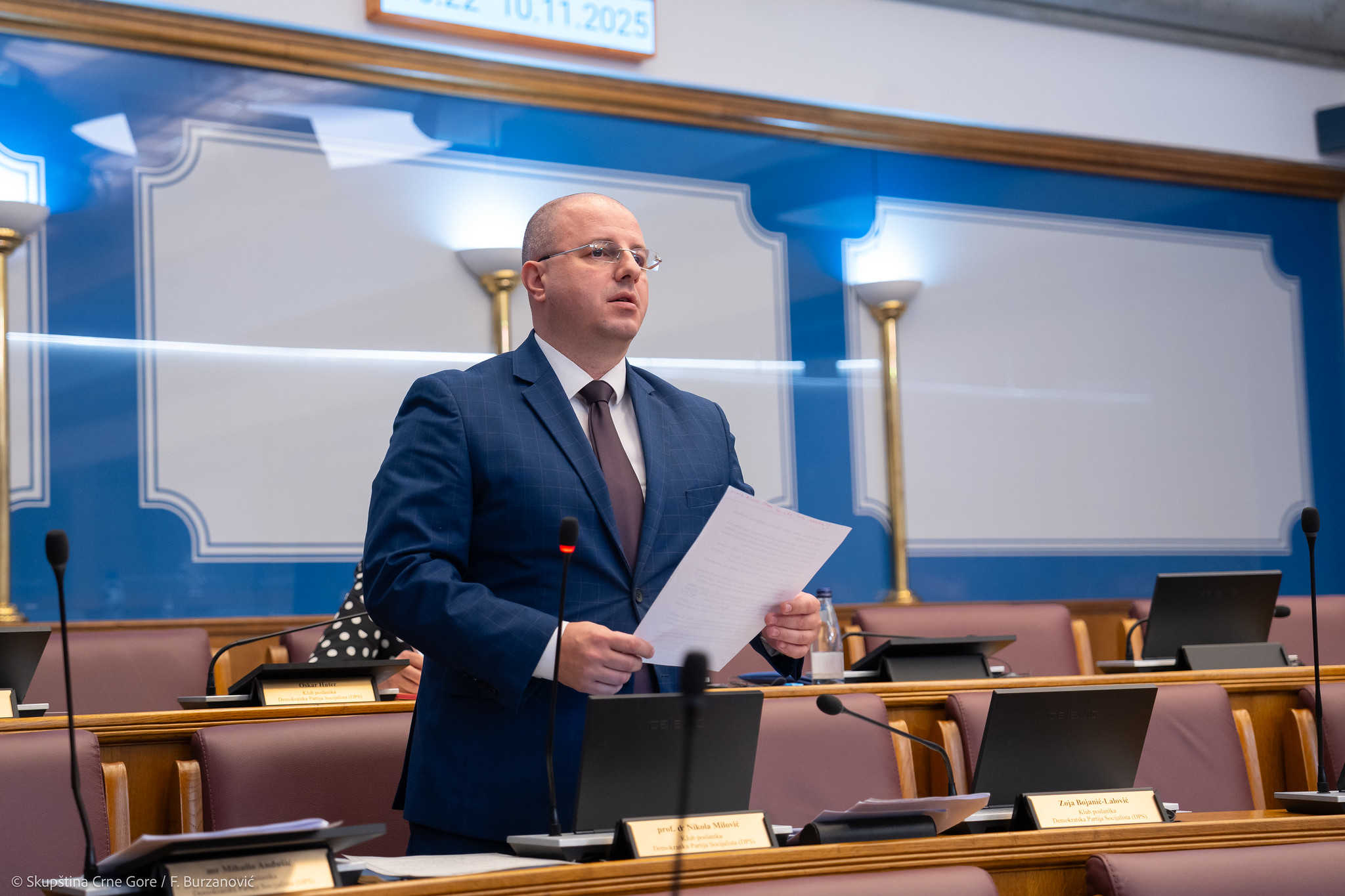 Milović: Novo zaduženje ,,crveni alarm” i put bez povratka!