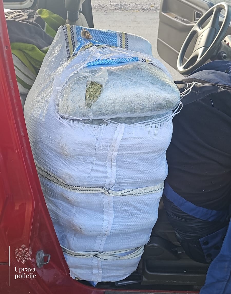 Uhapšen bivši policajac, u vozilu pronađeno 60 kilograma marihuane