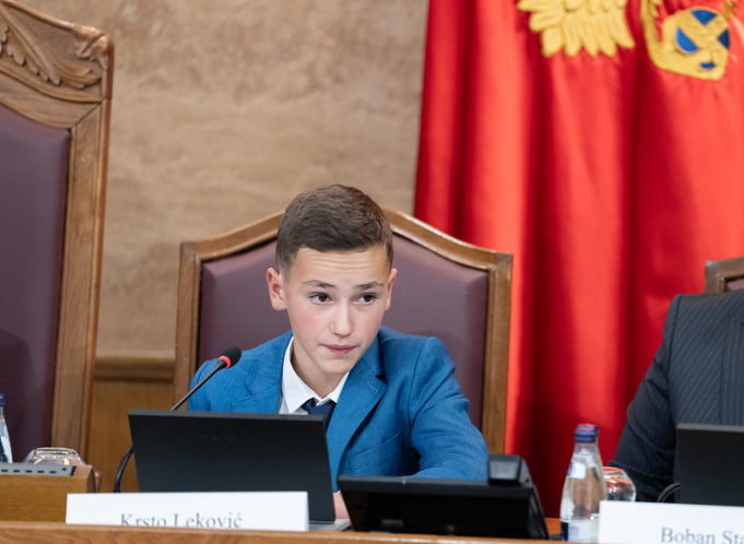 Predsjedavajući Krsto Leković poručuje odraslima: Naše riječi ne smiju ostati samo u zapisniku (VIDEO)