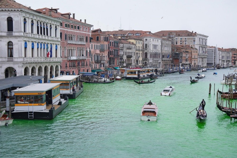 Ekološki aktivisti ofarbali Veliki kanal u Veneciji u zeleno