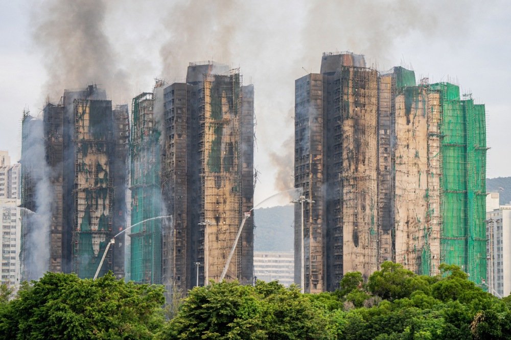 Broj žrtava požara u Hong Kongu porastao na 65, stotine nestalih