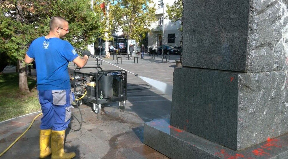 Na meti vandala zelene površine, parkovi, gradski mobilijar, fontane, spomenici: Šteta za Glavni grad na desetine hiljada eura