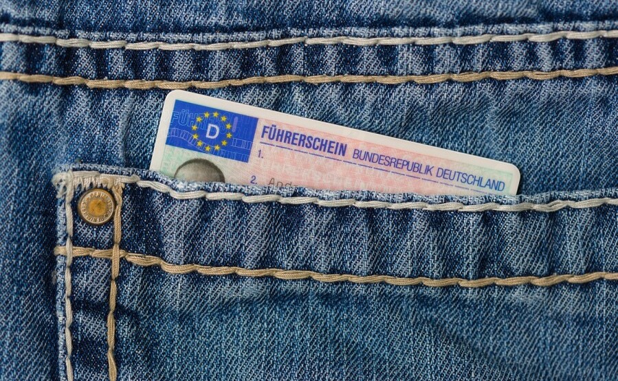 Priznavanje crnogorske vozačke u Njemačkoj oslobađa velikih troškova i teških ispita