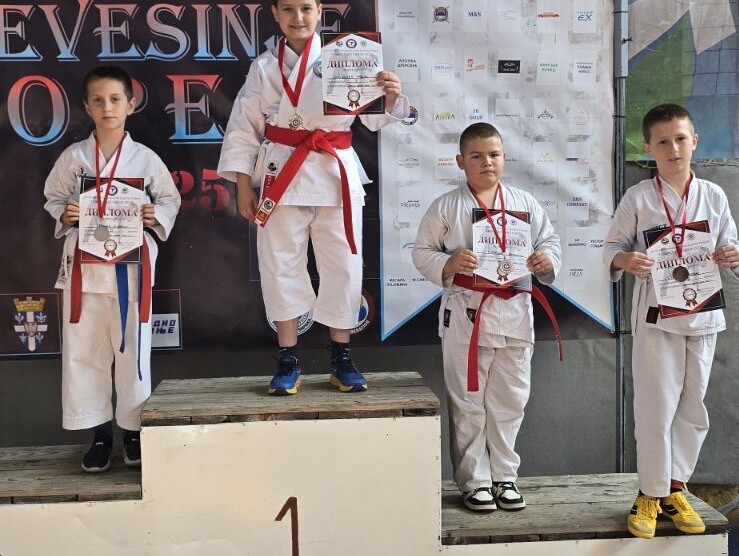 Karatisti Budućnosti osvojili 10 zlatnih medalja u Nevesinju