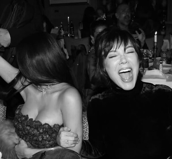 Kim Kardašijan emotivnom porukom čestitala mami rođendan: Želim da budem kao ti kad porastem