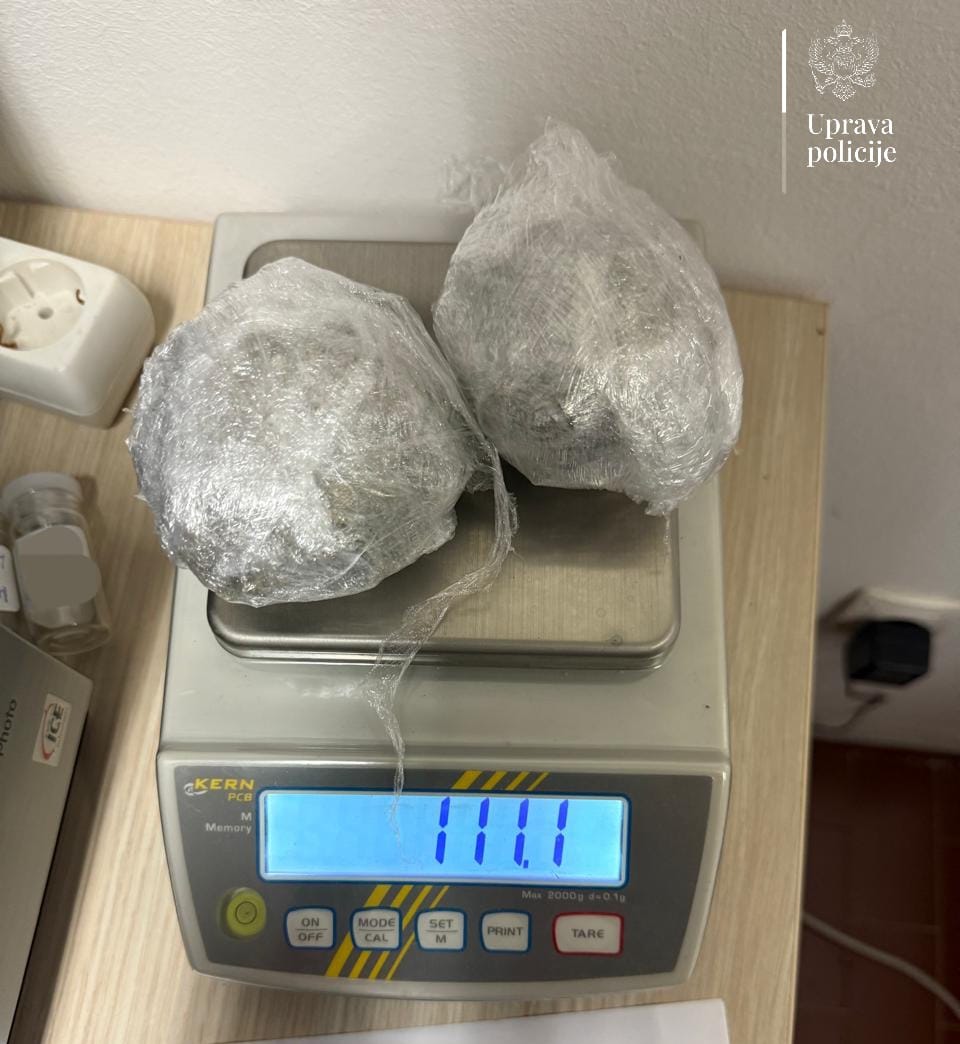 Kotor: Podgoričanin vozio pod dejstvom kokaina, u vozilu pronađeno preko 100 grama marihuane