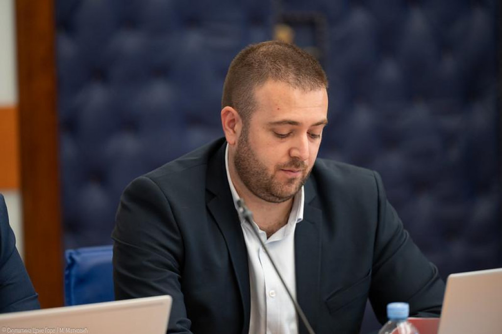 Popovića predložili za petog člana Senata DRI