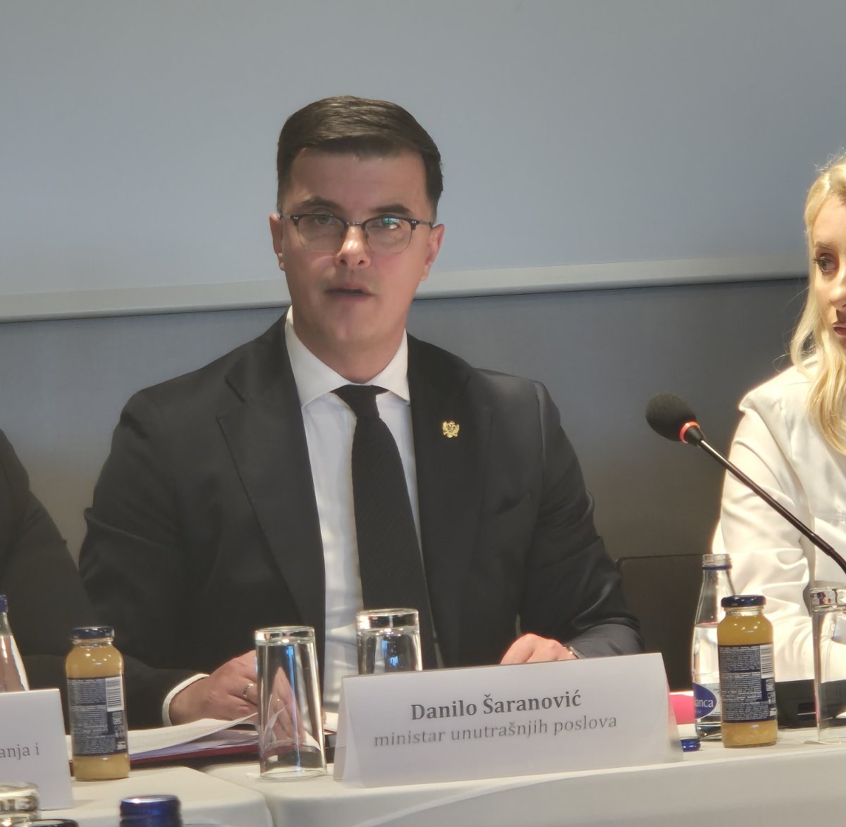 AFERA “SATO”: Šaranović tvrdi da je profesionalan u odnosu prema Adžiću, ali krije šta MUP preduzima povodom kontroverznog ugovora