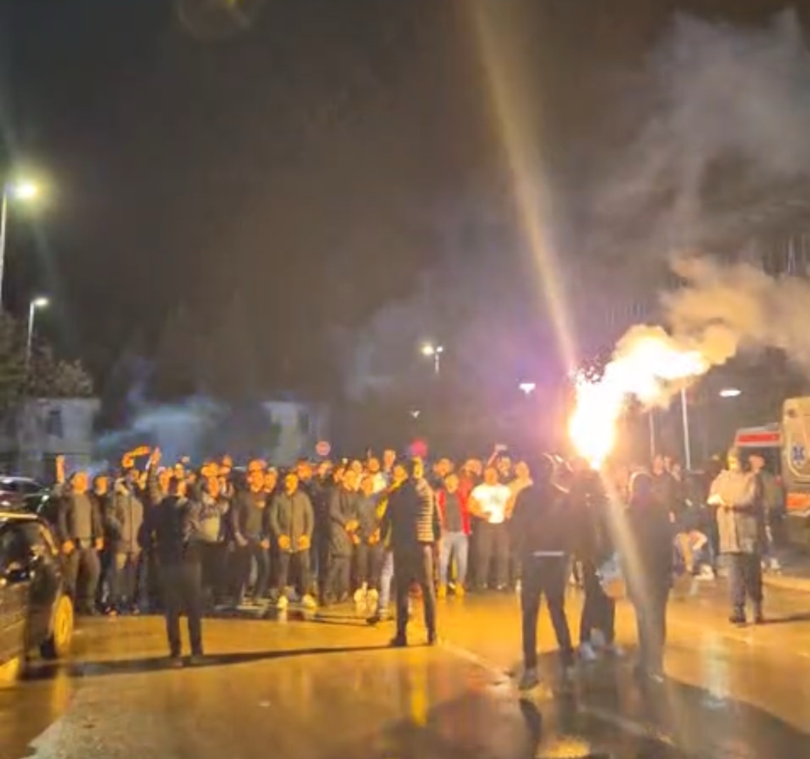 ULTRA PONOVO UZ REPREZENTACIJU: Pogledajte navijanje pred duel sa Hrvatskom (FOTO/VIDEO)