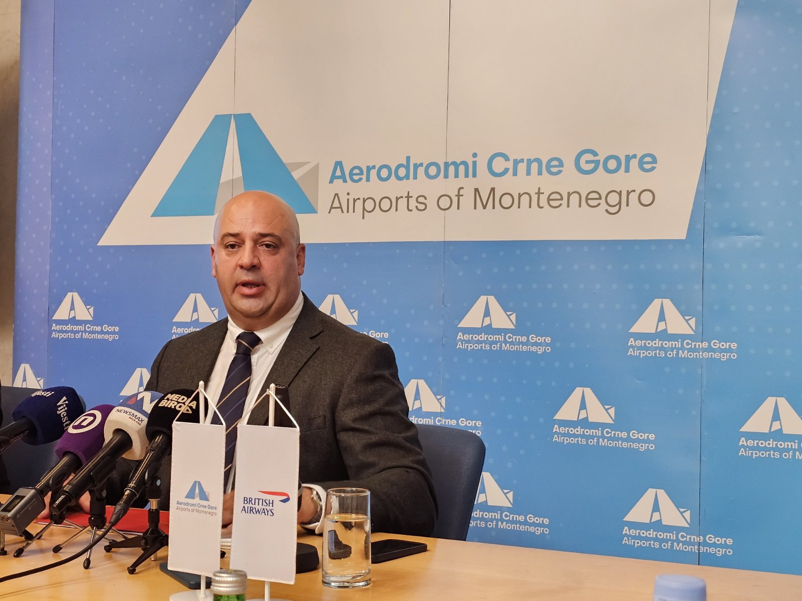 (VIDEO) Tolić za Standard: Aerodromi CG šire mrežu, British Airways dolazi, Wizz Air se bazira, otvaraju se vrata ka novim destinacijama