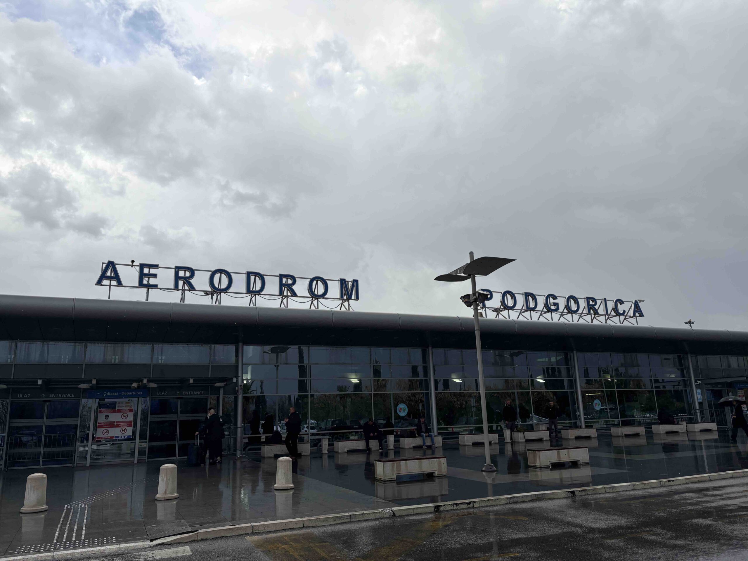 Apel putnicima: Pojačane saobraćajne gužve ka aerodromu Podgorica