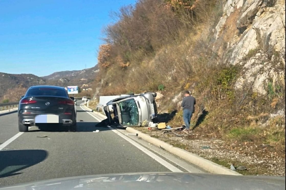 Nezgoda na putu Budva – Cetinje: Prevrnulo se vozilo