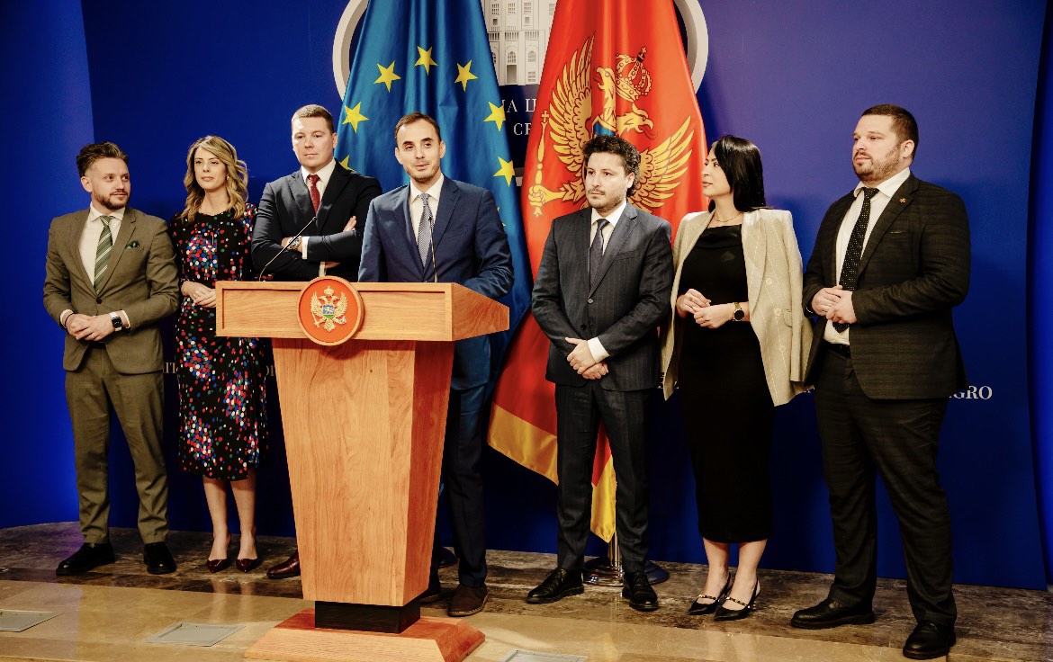 URA: PES povukao odluku da se smanje naknade za partije, pa pogazio obećanje za dječije dodatke