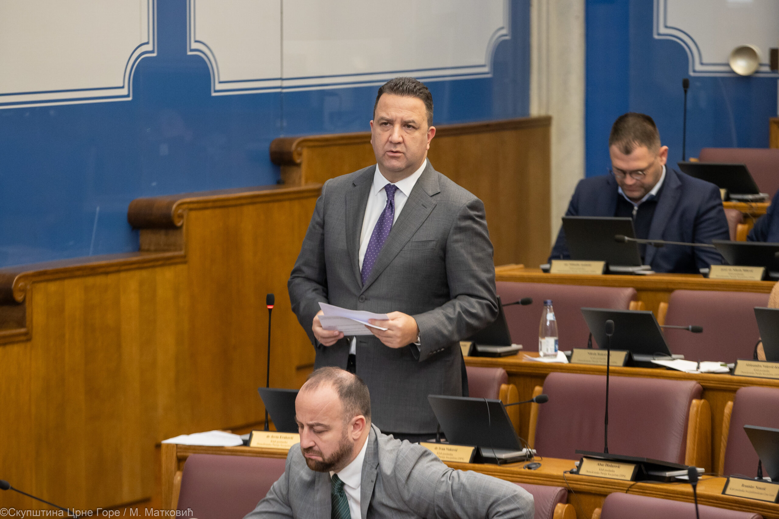 Eraković: Jedna zastava i jedna himna, identitetska pitanja se ne smiju dirati do ulaska Crne Gore u EU