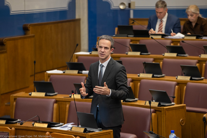 Mugoša: Danas je Skupština dotakla ponovo dno, perfidne i jeftine igre većine i Vlade