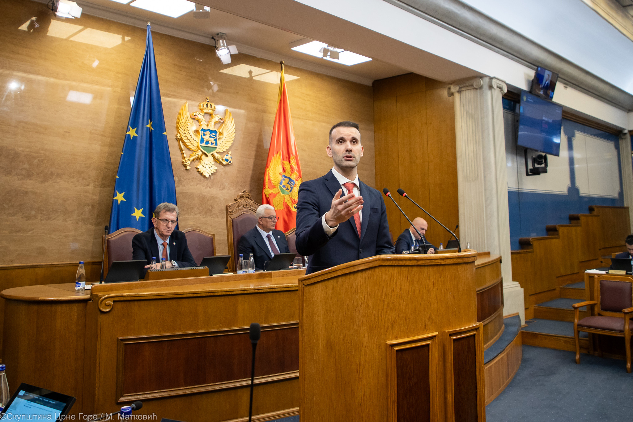 Danas premijerski sat: Spajića pitaju o rastu cijena goriva, povećanju penzija, evropskim integracijama…