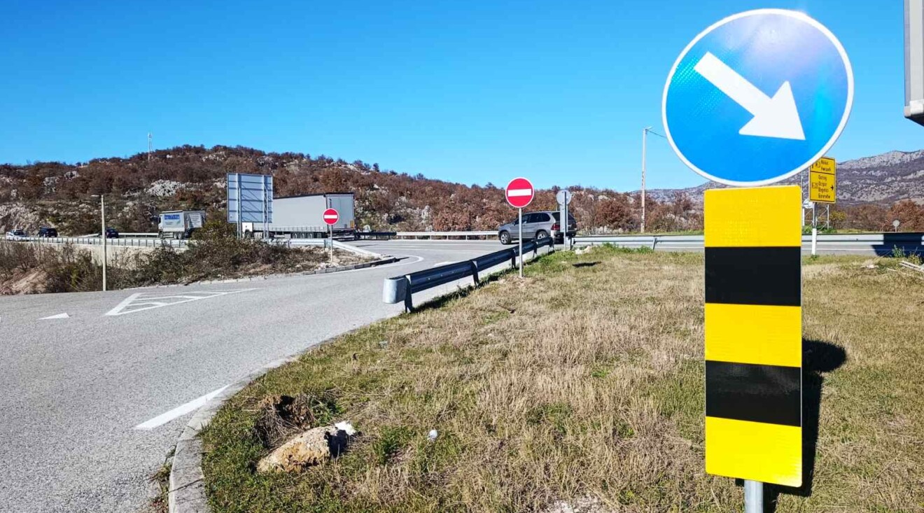 (FOTO) Evo gdje je unaprijeđena saobraćajna signalizacija: Na 20 ključnih raskrsnica u Crnoj Gori