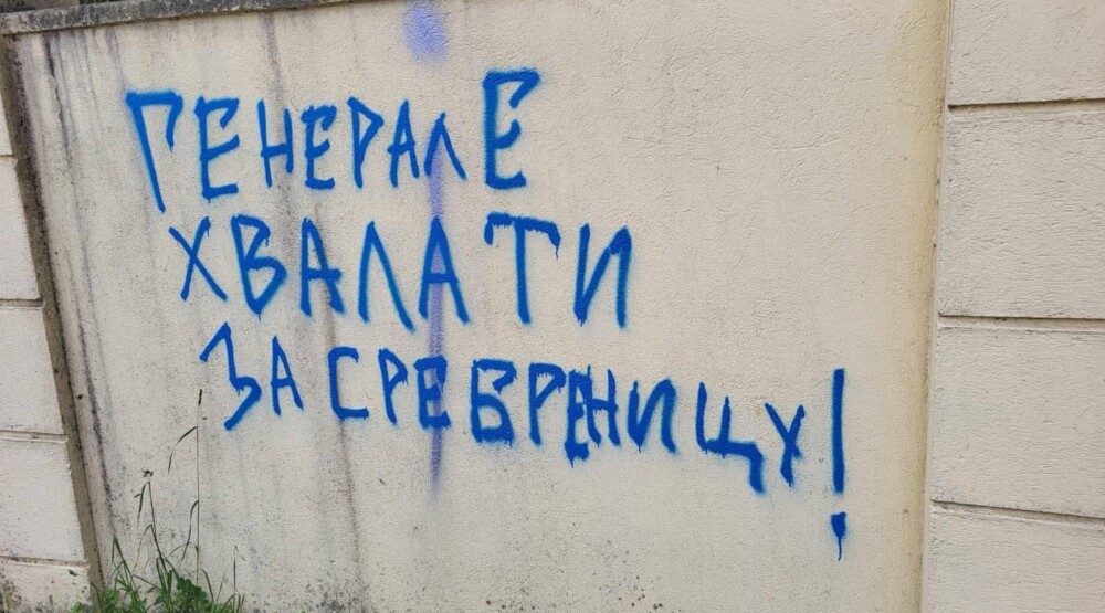 VDT pokrenulo istragu zbog ispisivanja grafita na zgradi Ambasade BiH u Podgorici