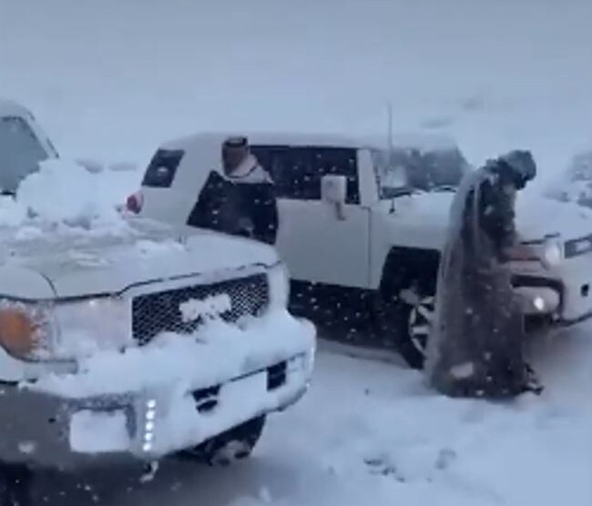 (VIDEO) Pao snijeg u Saudijskoj Arabiji: Zimska čarolija u pustinji