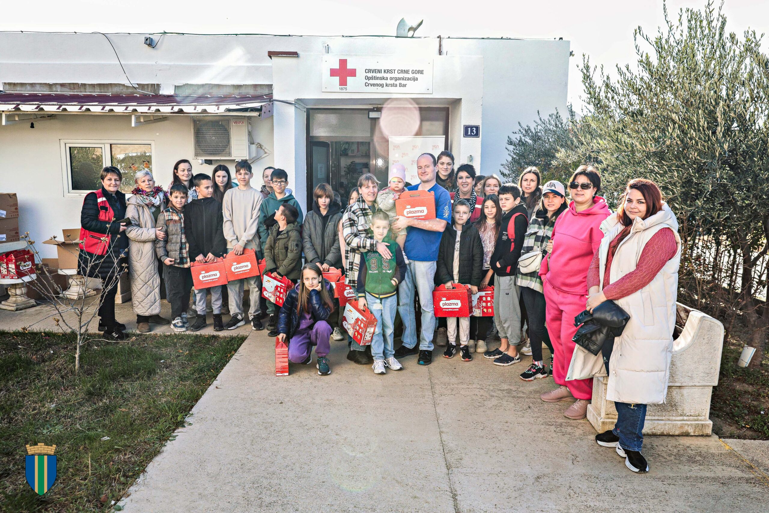 Opština Bar: Novogodišnja radost za djecu iz porodica u stanju socijalne potrebe i ukrajinske zajednice