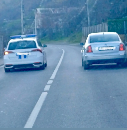 Čitaoci šalju: Policijska patrola bez rotacije preticala preko pune linije