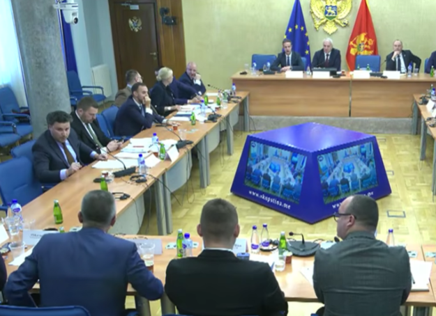 (VIDEO) Đukanović: Ti si potpuna budala; Abazović: Poći ćeš u zatvor