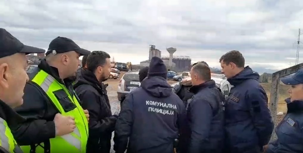 (VIDEO) Komunalna policija Zete došla u inspekciji nadzor, nije im dozvoljen ulazak na lokaciju