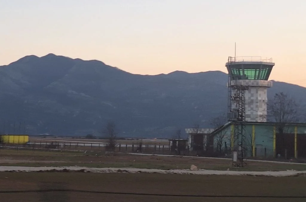 Nikšić: Na Kapinom Polju pala jedrilica, poginuo pilot