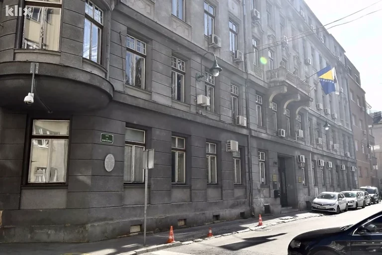 Uhapšeni dekan Stomatološkog fakulteta u Sarajevu i glavna prosvjetna inspektorka