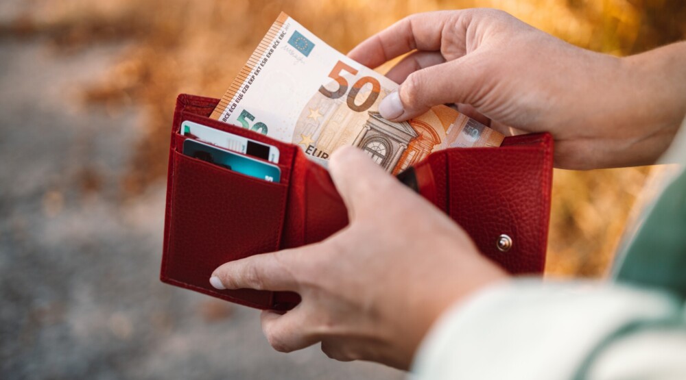 Uhapšen Nikšićanin, osumnjičen da je koristio lažne novčanice za klađenje i trgovinu