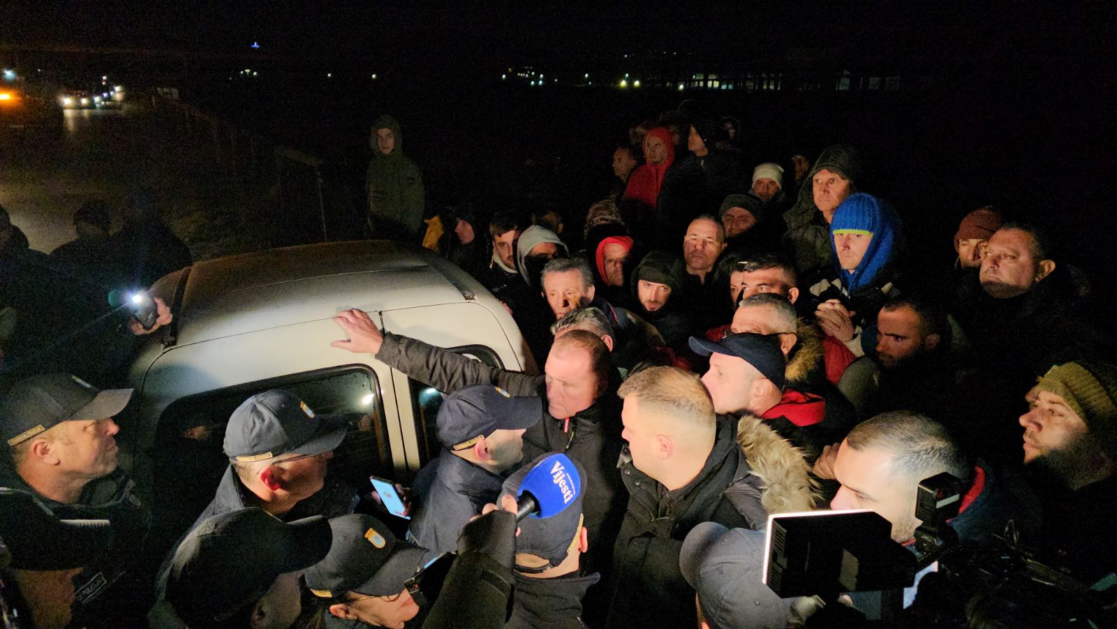 Opština Zeta: Postoji snimak na kojem se vidi da Nišavić probija ogradu, a komunalni policajac koristi biber sprej