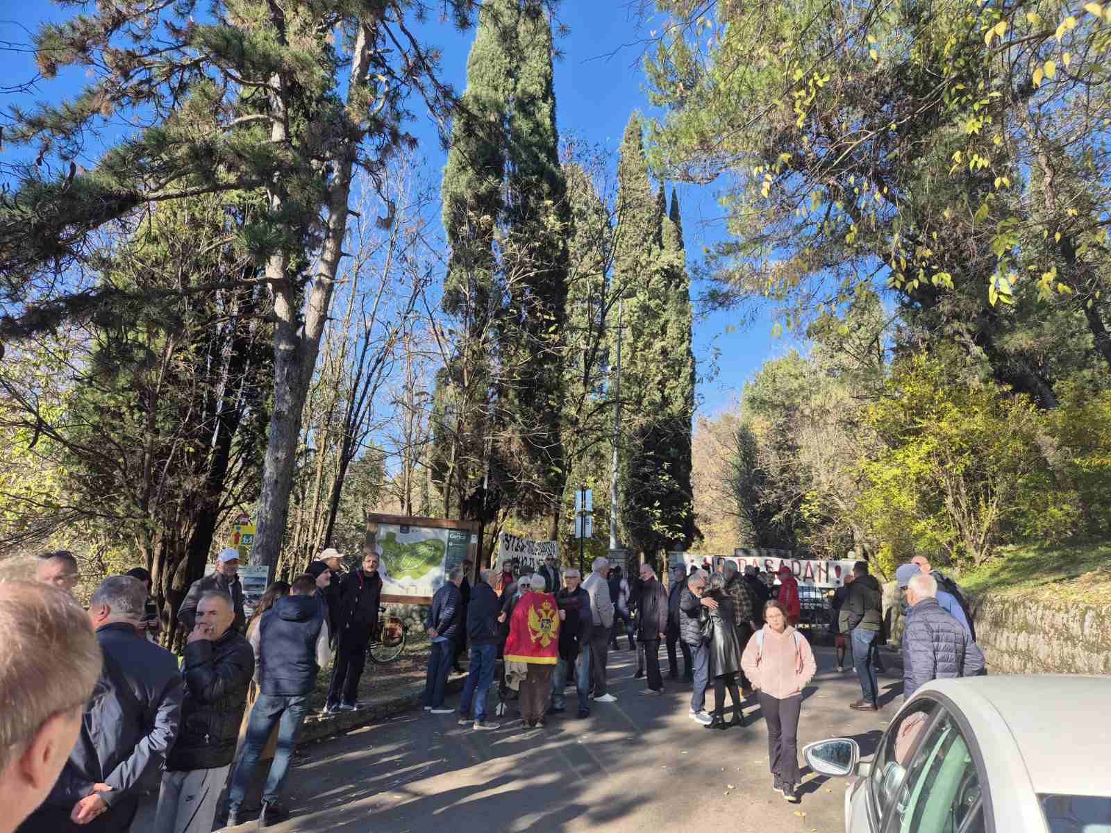 (FOTO/VIDEO) STEGA: Oslobađaju nas prava da ova zemlja bude normalna, ne plašimo vas se, vidimo se 19. decembra