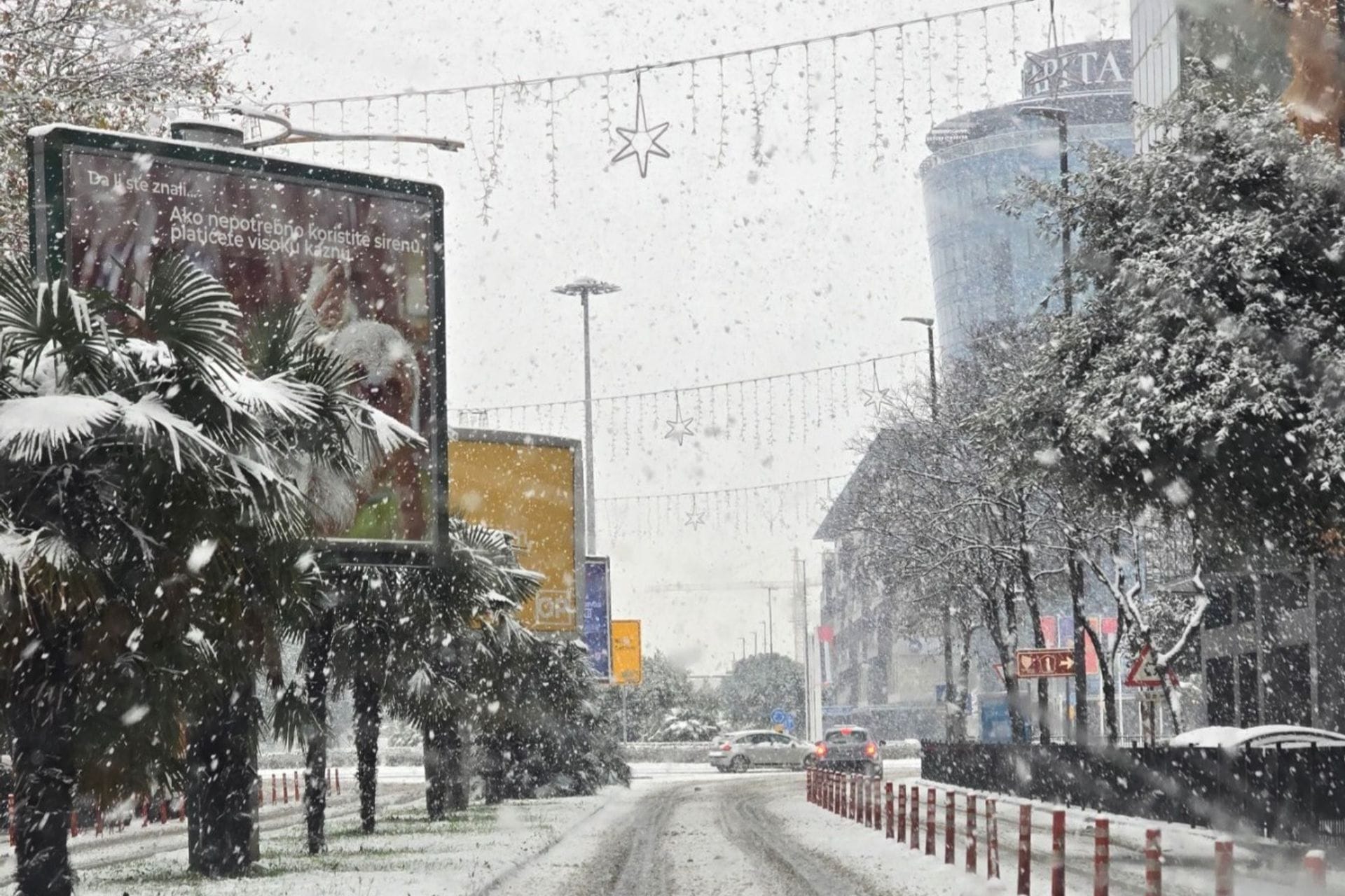 FOTO: Snijeg u Podgorici – zabijelilo na Cetinju, Nikšiću i sjeveru Crne Gore